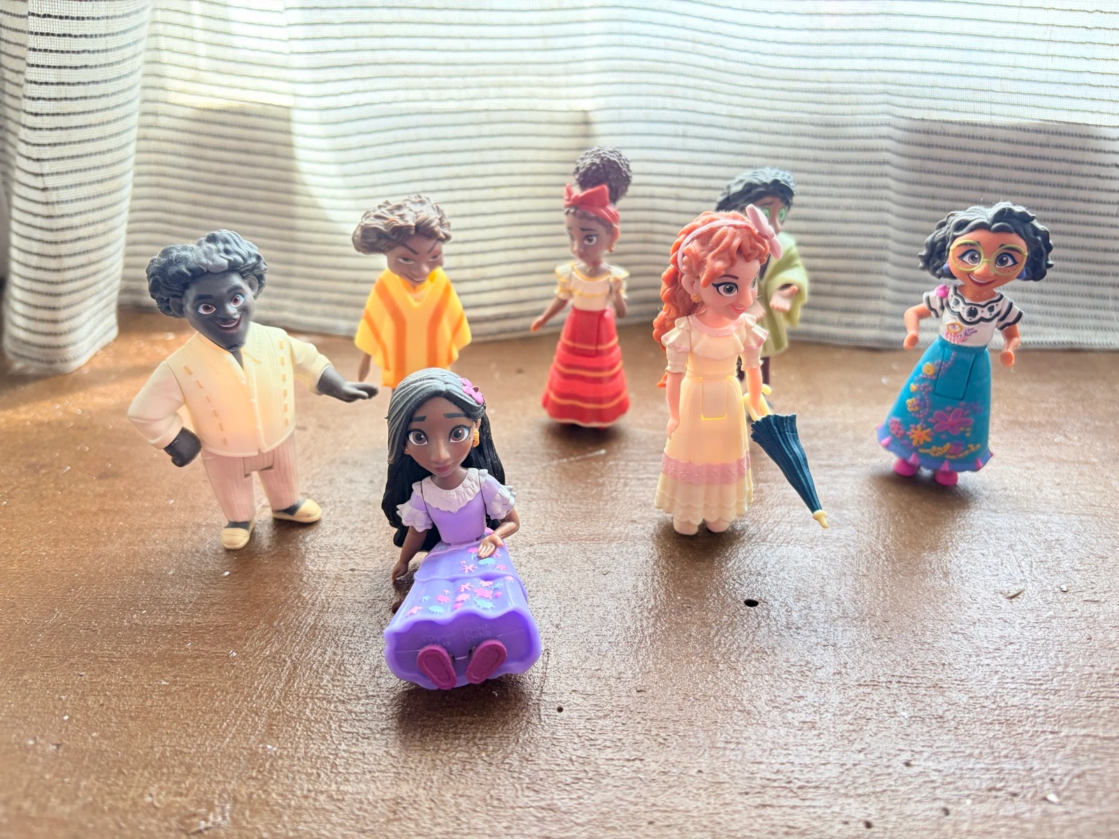 Lot de 7 figurines Disney Encanto 